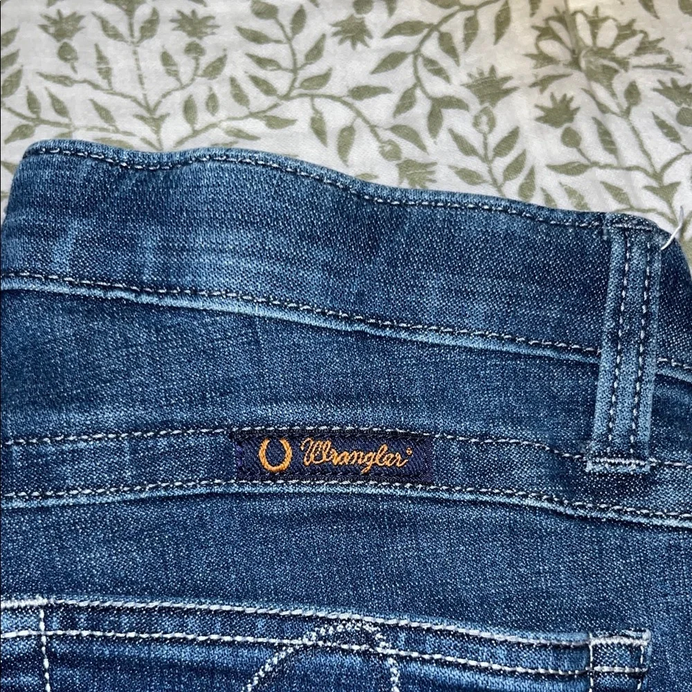 Wrangler Women's Dark Blue Bootcut Jeans with Embroidered Back Pockets - Picture 10 of 12